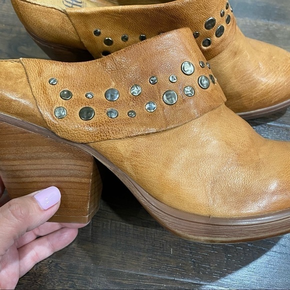 Sofft Gila Studded Leather Mule Size 7 Women - Picture 10 of 12